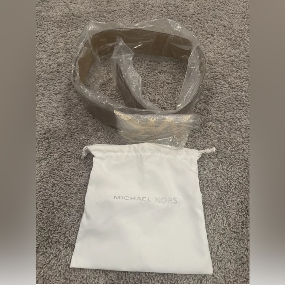 NWT Women’s Michael Kors Gold Tone,  MK Logo , Wide, Leather Belt, Brown, Sz S - Picture 3 of 5